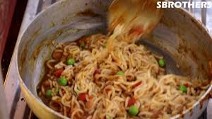 Maggi Best In Mumbai Rs 180 Youtube Indian Street Food Korea Street Food Japanese Street Food