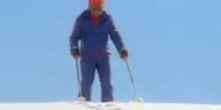 French fried vacation 2 (les bronzés font du ski) is a classic 1979 french comedy directed by patrice leconte. Les Bronzes Font Du Ski Le Moniteur De Jean Claude Dusse Est Decede