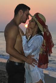 Que este polvo brillante ilumine y guíe el camino del amor. El Mejor Hechizo De Amor Para La Noche De San Juan