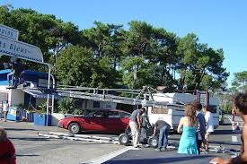 Situé sur le long de la magnifique rivière tabusintac, le club de golf de tabusintac offre aux golfeurs un défi inoubliable. Tournage Des Films Camping Au Camping De La Dune Alias Les Flots Bleus