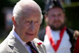 Kral Charles, Prens Andrew'u saraydan kovdu