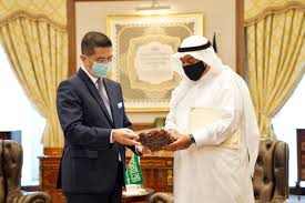 Mohamed azmin bin ali (jawi: Mohamed Azmin Ali On Twitter On The Eve Of Ramadhan I Welcomed H E Mahmoud Hussein Saeed Qattan Ambassador Of The Kingdom Of Saudi Arabia To Malaysia Https T Co Xxumobhtdr