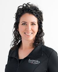 Sara Metzger's Instagram, Twitter & Facebook