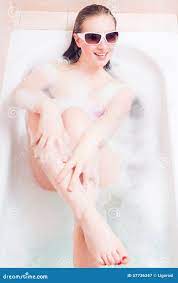 Imagen De La Mujer Joven Rubia Desnuda Hermosa Atractiva Imagen de archivo  