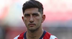 Víctor “Pocho” Guzmán reaparece y DA LA CARA por su mal partido y expulsión 