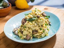 Sunny S Easy Mushroom Peas And Pasta With 1 2 3 Alfredo Sauce Food Network Recipes Alfredo Sauce Recipe Recipes