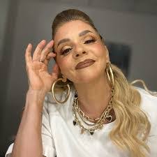 Cynthia Valera's Instagram, Twitter & Facebook