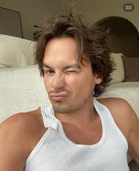 Tyler Blackburn blir bare bedre med årene : r/PrettyLittleLiars