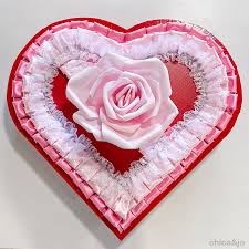 Heart boxes for flowers michaels. Diy Giant Heart Shaped Candy Box Valentine S Day Decoration Chica And Jo