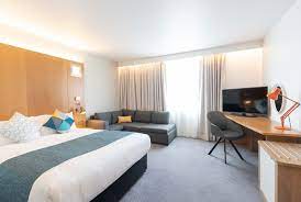 Si decides alojarte en holiday inn bournemouth, disfrutarás de una magnífica ubicación en pleno centro de bournemouth, a solo 15 minutos a pie de centro internacional de bournemouth y playa. Covid 19 Safe Secure Hotel In Bournemouth Holiday Inn Bournemouth