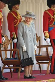 Queen elizabeth ii smiles during the g7 summit on june 11, 2021. At9js Depgmlkm