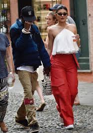 Kylie jenner is the daughter of kris and bruce, and sister to kim, kourtney and khloe kardashian. What To Wear In Italy On Vacation According To Kylie Jenner Vogue