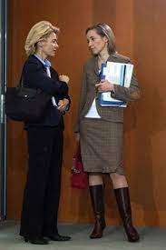 Now, european commission president ursula von der leyen has threatened to join forces with emmanuel macron and angela merkel to block the delivery of 19 million doses of the astrazeneca vaccine to. Schroder Zeit Ist Reif Fur Familiensplitting Reuters