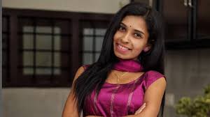 ‘ഇന്റിമേറ്റ് സീനുകൾ അശ്ലീല സൈറ്റിലിടാൻ ശ്രമം, രക്ഷപ്പെട്ടത് തലനാരിഴയ്ക്ക്’; സംവിധായകനെതിരെ ഗുരുതര ആരോപണങ്ങളുമായി രേണു സുധി