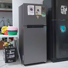 Sebagian besar orang memilih kulkas 2 pintu karena membutuhkan lebih banyak ruang untuk menyimpan makanan di dalam lemari es. Daftar Harga Kulkas 2 Pintu Terbaru 2021 Mulai Dari Rp1 Jutaan Rumah123 Com