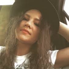 Kara Petit's Instagram, Twitter & Facebook