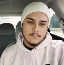 Is 8 shubunkin goldfish okay in a 370 gallon tank?