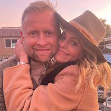 Candace Cameron Bure came under fire for posting an 'inappropriate' picture  with her husband😱 but she is not backing down... Photo in question is in  the comments... 👇👇👇