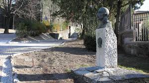 Profilo ufficiale dell'università gabriele d'annunzio di chieti e pescara #universitadannunzio linktr.ee/socialuda. Denkmal Fur Gabriele D Annunzio