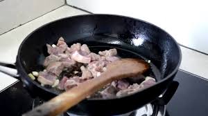 Panaskan minyak goreng dalam wajan di atas api sedang, masukkan daging secara. Daging Masak Sos Tiram Youtube