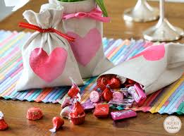 Choosing the perfect valentine's day gift doesn't have to be difficult. Diy Valentine S Day Treat Bags