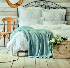 Set 250x240 cm yatak örtüsü ve 2 adet volanlı yastık kılıfından oluşmaktadır. Karaca Home Silvio Su Yesili 10 Parca Ceyiz Seti Alkapida Com