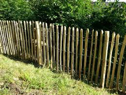 Holzpfosten Fur Den Staketenzaun Befestigen Blog Holzpfosten Pfosten Zaun