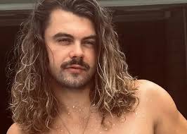 SouthernHospitality Grace Lilly is way too attractive to downgrade to Oisin