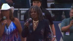 Full video in the comments- They're saying Martha Reeves had a nomination  for worst National Anthem of All Time at a Women's Pro baseball league. Was  it that bad or does Fergie