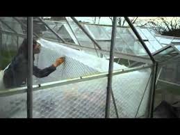 Sophie S Garden No 14 Easy Way To Bubble Wrap The Greenhouse Youtube Greenhouse Bubble Wrap Bubbles