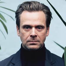 Claudia afras de queiroz, kedma da silva matos, igor kelvyn cavalcante lobo u. Professor T Fernsehserien De