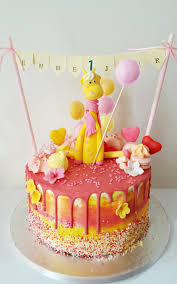 Candy Drip Cake With Giraffe By Inge S Cup Cake Factory Giraffe Cakes Drip Cakes Cake