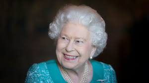 La reine elizabeth ii s'apprête à fêter son 95e anniversaire sans son mari, le duc d'edimbourg, décédé la semaine dernière. 25 Regal Facts About Queen Elizabeth Ii Mental Floss
