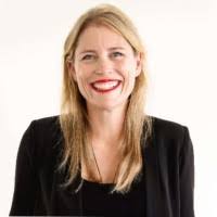 Elizabeth Mcnaughton's Instagram, Twitter & Facebook