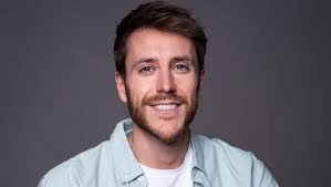 Alfonso Muñoz, autor de 'Y que nadie sepa nada': "Ahora hay referentes  españoles de novela LGTBI que antes no teníamos"