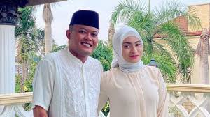 Baru kering luka yang diderita oleh nathalie holscher usai berseteru dengan suaminya, kini muncullah sebuah kabar yang membuat hatinya jadi terguncang. Dituding Numpang Hidup Ke Sule Nathalie Holscher Sudah Kaya Raya Sejak Dulu Intip Harta Dan Istana Miliknya Ini Herstory