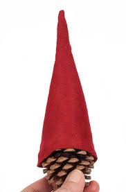 Bastelanleitung Hangedeko Mit Herbstlichen Zapfenwichteln Tannenzapfen Wichtel Basteln Wichtel Basteln Bastelanleitungen