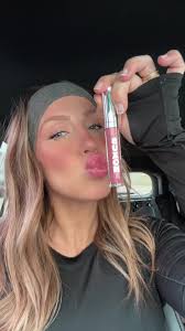 I cannot get enough! @buxomcosmetics #buxomdolly #buxomcosmetics #lipgloss  #makeup