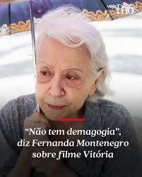 Aos 95 anos de idade, Fernanda Montenegro (@fernandamontenegrooficial) tem  fôlego de sobra para lançar um filme numa noite em São Paulo e estrelar um  recital poético na sede da Academia Brasileira de