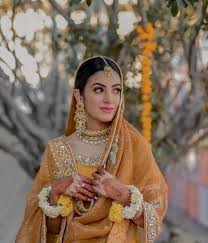 джейн фокс попробуй не засмеяться с водой во рту Mehndi Outfit Ideas We Can Steal From Pakistani Brides In 2020 Mehndi Outfit Pakistani Bride Wedding Lehnga