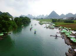 The yulong river, with its dramatic karst landscape, silky water, and ancient bridges, is a great place for bamboo rafting. Schone Flossfahrt Yulong River Yangshuo Reisebewertungen Tripadvisor