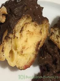 Cu ajutorul unui cutit incins se traseaza liniile pentru proportionare. Choux A La Creme La Tava Bucataria Bunicii Ro Retete Culinare Pentru Gurmanzi Pasionati De Gastronomie Si Arta Culinara