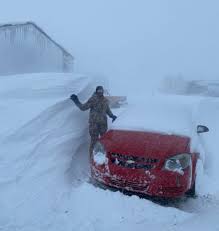 Snow white had to blows the balloon up to make sure it don't pop. Southern Alberta Digs Itself Out After Wallop Of Snow Buries Cars Blankets Roads Cbc News