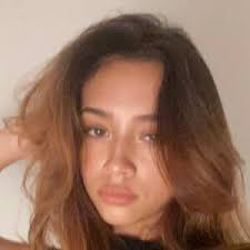 Sarah Holden's Instagram, Twitter & Facebook