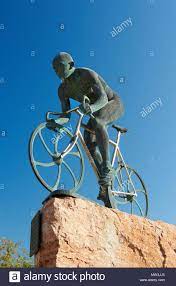 Marco pantani on wn network delivers the latest videos and editable pages for news & events, including entertainment, music, sports, science and more, sign up and share your playlists. Cesenatico Fc Italien Das Denkmal Fur Die Tollen Radprofi Marco Pantani Stockfotografie Alamy
