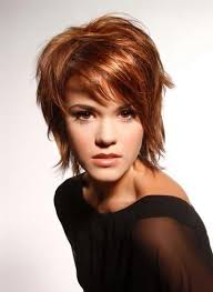 Coupe De Cheveux Courts Jolie Coloration Sur Coupe Degradee Jpg 400 549 Pixels Coupe De Cheveux Courte Cheveux Courts Coupe De Cheveux