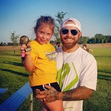 She's honestly an inspiration to many single young mothers! Teen Mom Chelsea Houska S Daughter Aubree 11 Worries About Cole Deboer And Adam Lind Attending Father Daughter Dance