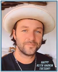 Hellooo!!👋🏻 APRIL is here!! 🌼🌸🌷Along with rain she brings…☔️ which is  why I had to make due with my little birds of Spring and my daughter's Pom  Pom… kinda looks like the