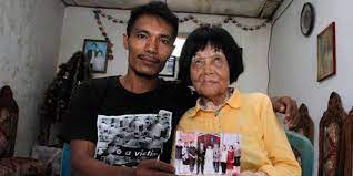 82 Year Old Grandmother Accidentally Calls 28 Year Old Man Ends Up Marrying Him Http Www Odditycentral Com News 82 Year Old Grandmo 28 Years Old Women Man