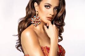 Janeth Reza's Instagram, Twitter & Facebook